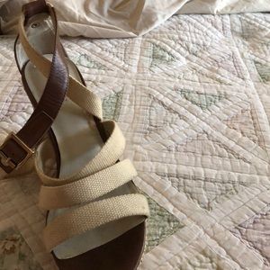 Nine West  Tan platforms
